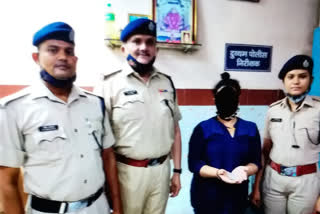 Drug smuggler arrested at CSMT mumbai