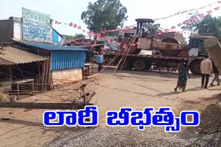 electric polls destroyed with an accident in munchangiputtu