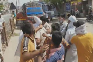 fatehabad street vendors beaten policeman