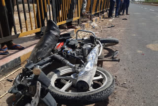 जोधपुर सड़क हादसा, Bump into trailer and bike