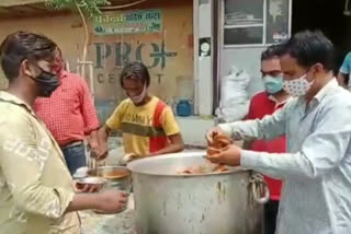 Food distribution for needy people in delhi