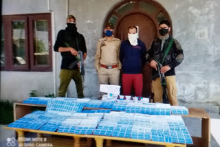 jk_bud_budgam_police_arrested_a_notorious_drug_pedler_dry_jk10001