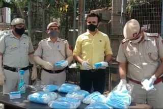 masks distribution by mss hospital delhi police