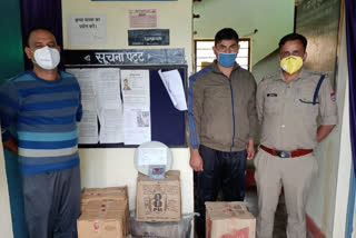 Smuggler arrested with 9 cases of illicit liquor in Pithoragarh