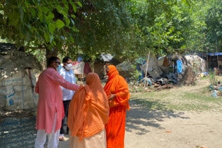 रोजाना 600 लोगों को भोजन करा रहे हैं पुरोहित समाज