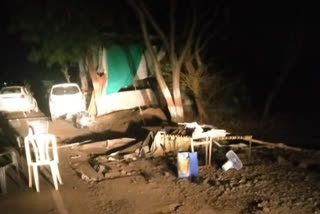 car broke into a police check post in washim