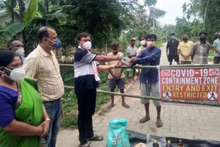 Chakradhar Gogoi distributed essential good at containment zone area of Moran