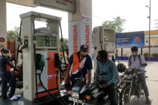 people-facing-problem-due-increase-in-delhi-fuel-prices