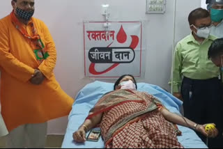 MP Annapurna Devi donated blood in koderma