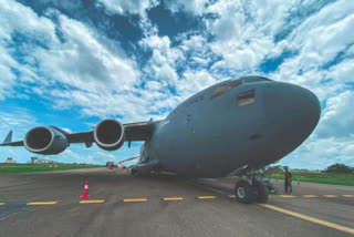 boeing c-17 globemaster plane, boeing c-17 globemaster plane land, boeing c-17 globemaster plane land in Mangalore airport, Mangalore airport, Mangalore airport news, ಸಿ-17 ಗ್ಲೋಬ್ ಮಾಸ್ಟರ್ ವಿಮಾನ ಲ್ಯಾಂಡ್​, ಸಿ-17 ಗ್ಲೋಬ್ ಮಾಸ್ಟರ್ ವಿಮಾನ ಮಂಗಳೂರಿನಲ್ಲಿ ಲ್ಯಾಂಡ್, ಸಿ-17 ಗ್ಲೋಬ್ ಮಾಸ್ಟರ್ ವಿಮಾನ, ಸಿ-17 ಗ್ಲೋಬ್ ಮಾಸ್ಟರ್ ವಿಮಾನ ಸುದ್ದಿ,