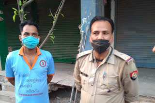 Policemen planted tree in modinagar