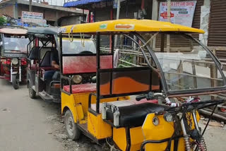 আংশিক লকডাউনৰ বাবে ব্যাপক লোকতানৰ সন্মুখীন ই ৰিক্সা চালক