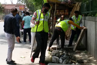 Cleaning of drains started in Delhi before monsoon