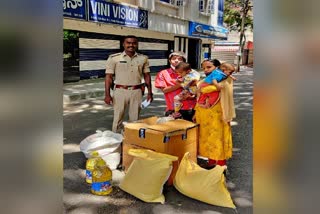 sub-inspector-helps-blind-couples-in-bengalore