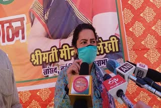 meenakshi lekhi targets kejriwal government