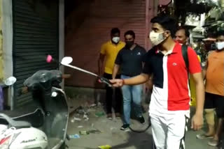 rss-volunteers-constantly-running-sanitization-campaign-sadar-bazar-delhi