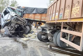 fierce road accident in pratapgarh