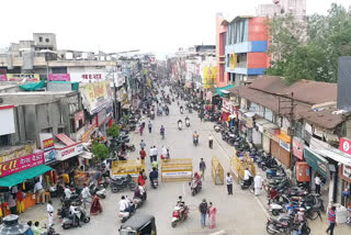 Crowds of people in amravati