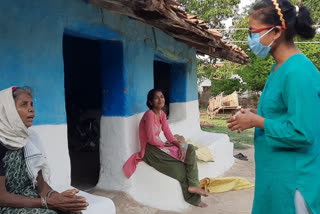 social worker vandana tekam running corona awareness program in mandla