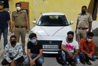 noida police  covid-19 pandemic  lockdown in noida  car stunt in noida  नोएडा की सड़कों पर कार से स्टंट  युवकों का कार पर स्टंट  नोएडा में कोरोना महामारी