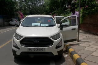 covid 19 situation the young man used his car as an ambulance in delhi