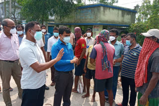 গোসাবা নদীর ভাঙন কবলিত এলাকা সরেজমিনে ঘুরে দেখলেন জেলাশাসক পি. উল্কানাথন