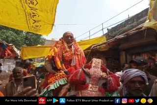 कौशांबी में रिटायर्ड दारोगा की विदाई का वायरल वीडियो.