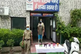 delhi police caught two miscreants