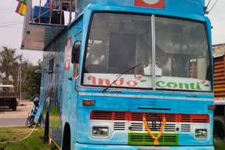 lock down Mobile restaurant in the form of a bus in memari purba bardhaman