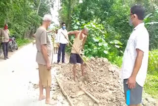 people-make-construction-at-bali-village-in-tihu-flood-ravaged-gadkaptani-road