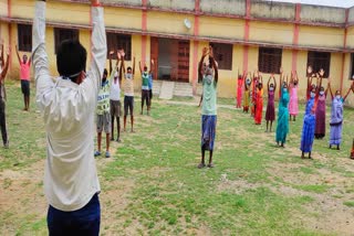 Yoga being done to corona patients in covid Center