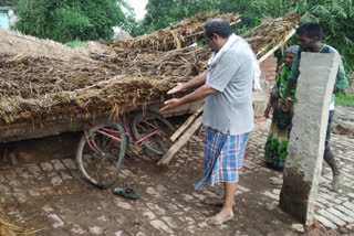 two people died due to lightning in chandauli