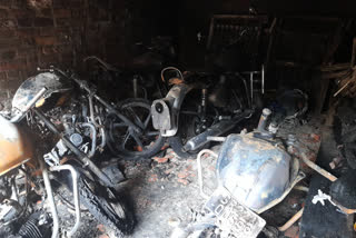 set fire to 5 bikes in bettiah