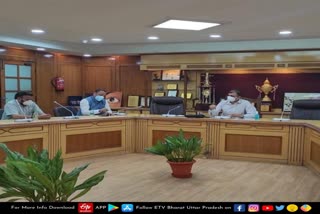 dm abhishek prakash held meeting with traders