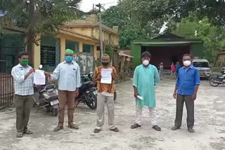 demand of covid vaccination for barbers in North Dinajpur