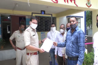 Bhatapar Napa employee misbehaved with shopkeeper