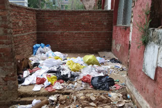 Medical waste thrown in open in Sadar Hospital