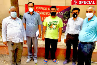 drug smuggler arrested by crime branch in delhi