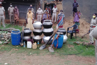 a-large-quantity-of-liquor-seized-5-arrested in Deogarh