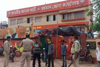 BJP workers agitated in front of party office at Bardhaman