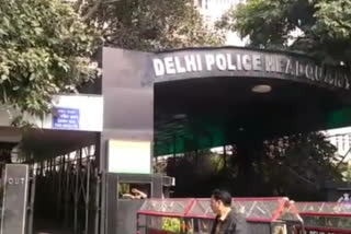 delhi police pcr caught mobile snatching accused in jaitpur delhi