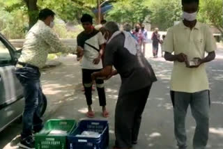 ngo distributing food to needy people in Pushp Vihar Delhi