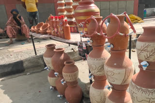 livelihood crisis in front of potters