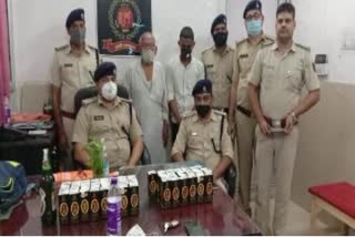 rpf arrested two smuggler with liquor from train