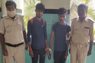 2 members of bike thief gang arrested in motihari