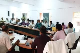 DC reviews development yojna in Pakur