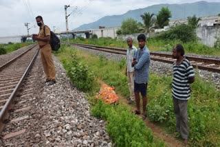 Auto driver died while crossing the railway tracks