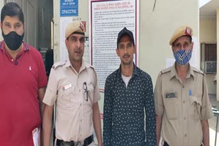 Police arrested accused of mobile snatching in South delhi 