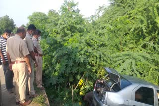 Liquor, car overturned, Sagaria drain, Aspur
