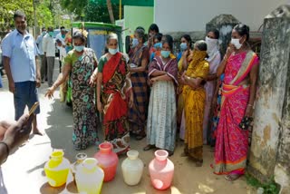 முறையான குடிநீர் வழங்கக்கோரி காலி குடங்களுடன் பெண்கள் போராட்டம்